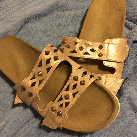 Slides pink kinda glittery - Picture 2 of 2